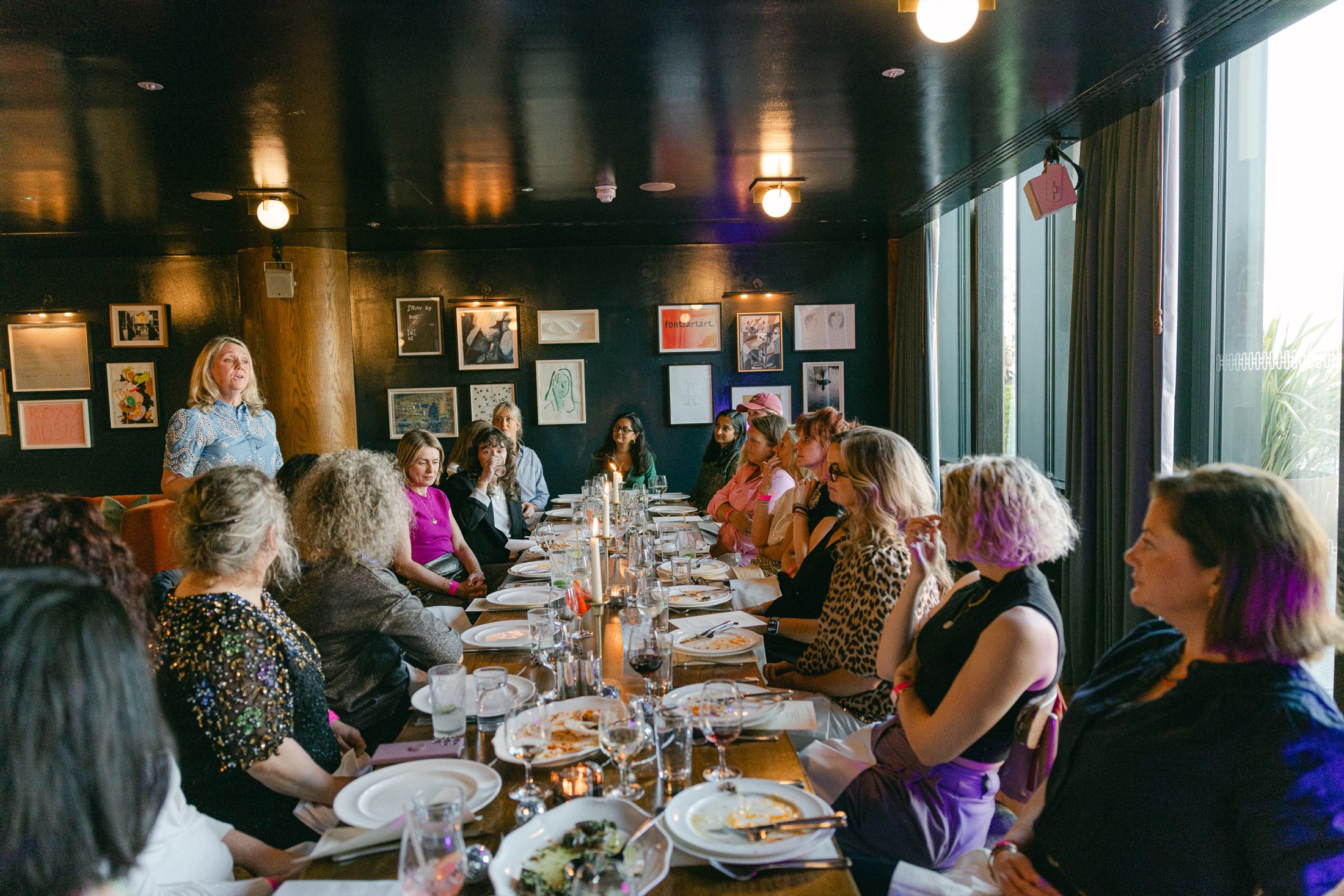 A Glittersphere supper table set for dinner
